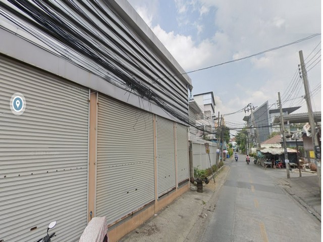 ขายโกดังพร้อมที่ดินแปลงหัวมุม 309 ตรว. ลาดพร้าว 41 หน้าปากซอยมีรถไฟฟ้า สถานีภาวนา*** ราคาขาย 65 ล้านบาทติดต่อ:: ชยา โทร/ID Line:: 0942823961Link Line:: https://line.me/ti/p/3xFA1An8Kcรหัส# T26-350โกดังพร้อมที่ดินแปลงหัวมุม ลาดพร้าว 41 หน้าปากซอยมีรถไฟฟ้า สถานีภาวนาเนื้อที่ 309 ตารางวากว้าง 24 เมตร ลึก 53 เมตรแปลงมุม พร้อมโกดังเก็บสินค้าเหมาะใช้เป็นโกดังเก็บสินค้า หรือดัดแปลงเป็นออฟฟิศ หรืออื่นๆหน้าปากซอยมีรถไฟ�