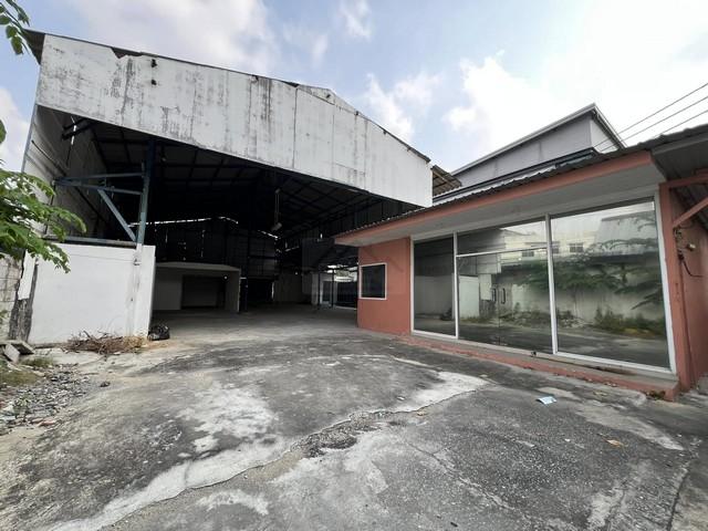 ให้เช่าโกดังพร้อมออฟฟิศชั้นเดียว 100 ตรว. นาคนิวาส 18 ลาดพร้าว 71 ทำเลดี เลียบด่วนติดต่อ:: ชยา โทร/ID Line:: 0942823961Link Line:: https://line.me/ti/p/3xFA1An8Kcรหัส# T26-138โกดังพร้อมออฟฟิศชั้นเดียวปากซอยนาคนิวาส 18 ลาดพร้าว 71 เลียบด่วนขนาด 100 ตรว.กว้าง 16x ลึก 25 เมตรค่าน้ำ ค่าไฟฟ้าบิลหลวง จ่ายตรงไม่บวกเพิ่มเช่ายาวลดราคาพิเศษต่อรองได้*** ราคาพิเศษ 60,000 บาท/เดือน (ลดราคาจาก 80,000)-- เงินประกัน 210,000 บาท ล่วงหน้า 1 เดือนที่ตั้