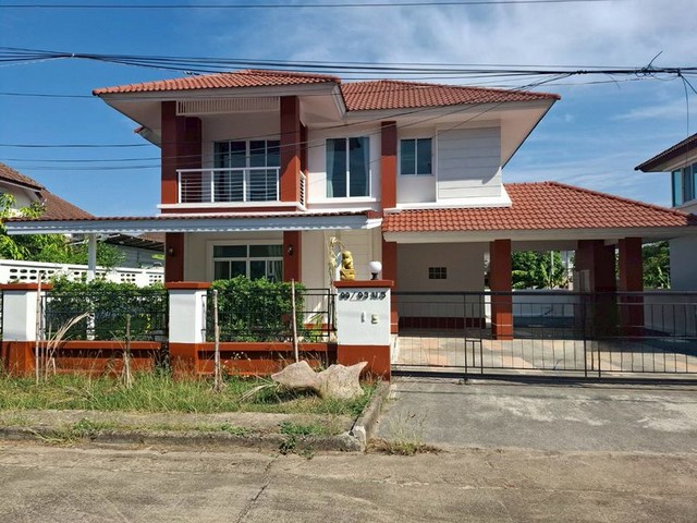 ให้เช่าบ้านเดี่ยว บรรยากาศน่าอยู่ ทำเลดี เดินทางสะดวก ใกล้แยกพรอมเมนาด้า เหมาะสำหรับครอบครัว หรือผู้ที่ต้องการบ้านเช่าในเมืองเชียงใหม่ ใกล้โรงเรียนนานาชาติและสิ่งอำนวยความสะดวกครบรายละเอียดบ้าน3 ห้องนอน3 ห้องน้ำขนาดที่ดิน 65 ตารางวาบ้านกว้าง อยู่สบายเหมาะสำหรับอยู่อาศัยระยะยาวทำเลใกล้เคียงใกล้แยกพรอมเมนาด้าใกล้ Unity International School เพียง 5 นาทีใกล้โรงเรียน�