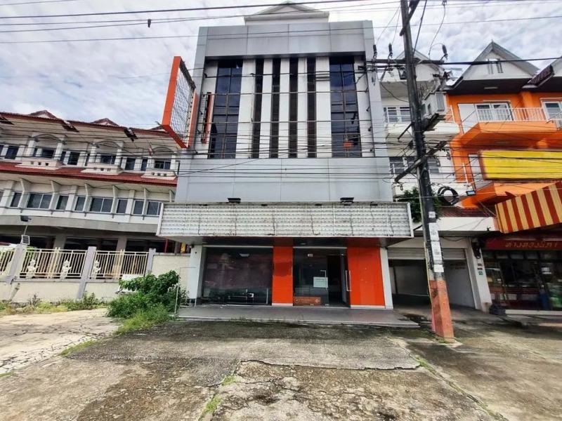    ขาย สำนักงาน หางดง จังหวัดเชียงใหม่ ถนน เชียงใหม่-ฮอด ราคาโปรโมชั่น ลดพิเศษ  ถนน เชียงใหม่-ฮอด(ทล.108) ตำบล หางดง อำเภอ หางดง จังหวัด เชียงใหม่  ราคาโปรโมชั่น  9,159,000   บาท    ลดจาก  17,100,000  บาท ราคาโปรโมชั่นตั้งแต่วันที่  2 มีนาคม - 31 พฤษภาคม 2569  รายละเอียดทรัพย์ -  เนื้อที่ 131.00 ตร.ว.  พื้นที่ใช้สอย 713.00 ตร.ม. -  จอดรถด้านหน้าอาคารได้ 3-5 คัน และในโรงจอดรถได้ 7-10 คัน  พิกัดทรัพย์ : https://maps.app.goo.gl/PCM3EuDsrbGey