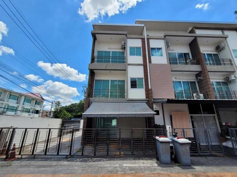    ขายทาวน์เฮ้าส์ โครงการ กานต์ศิริ นวลจันทร์ 48  ราคาโปรโฒชั่น ลดพิเศษ ซอย นวลจันทร์ 48 ถนน นวลจันทร์ แขวง คลองกุ่ม เขต บึงกุ่ม จังหวัด กรุงเทพมหานครถนน/ซอย ตำบล อำเภอ จังหวัด  ราคาโปรโมชั่น  9,242,000   บาท    ลดจาก  10,000,000   บาท ราคาโปรโมชั่นตั้งแต่วันที่  2 มีนาคม - 31 พฤษภาคม 2569  รายละเอียดทรัพย์ -  เนื้อที่ 47.10 ตร.ว.   พื้นที่ใช้สอย 175.00 ตร.ม. -  บ้านหันไปทางทิศ ตะวันตกเฉียงใต้  พิกัดทรัพย์ : 