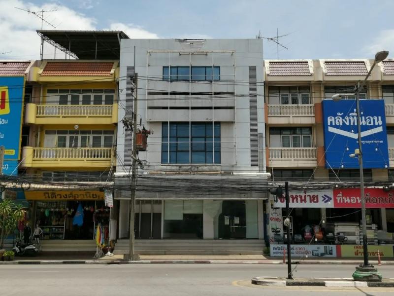   ขายสำนักงาน กระทุ่มแบน จังหวัดสมุทรสาคร ราคาโปรโมชั่น ลดพิเศษ  ถนน เศรษฐกิจ ตำบล ตลาดกระทุ่มแบน อำเภอ กระทุ่มแบน จังหวัด สมุทรสาคร  ราคาโปรโมชั่น  9,597,000   บาท    ลดจาก  11,200,000  บาท ราคาโปรโมชั่นตั้งแต่วันที่  2 มีนาคม - 31 พฤษภาคม 2569  รายละเอียดทรัพย์ -  เนื้อที่ 67.20 ตร.ว.   พื้นที่ใช้สอย 700 ตร.ม. -  3 ชั้น มีชั้นลอย 2 คูหา -  บ้านหันไปทางทิศ ตะวันออกเฉียงเหนือ  พิกัดทรัพย์ : https://maps.app.goo.gl/Hf9B6Yhw4JwV33