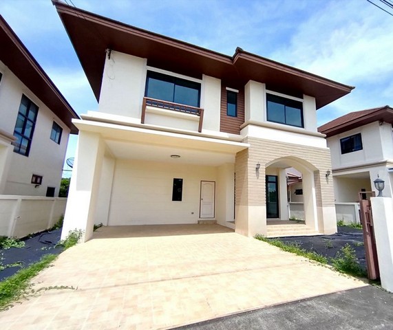 TEL : 092-288 9359 คุณดนิตาLine : https://line.me/ti/p/yxo92dHWP1รายละเอียด : บนที่ดินขนาด 66.5 ตร.วาพื้นที่ใช้สอยรวม 192 ตร.ม.3 ห้องนอน 3 ห้องน้ำที่จอดรถ 2 คันใน บ้านหันหน้าทางทิศตะวันตกเฉียงเหนือจุดเด่น :สไตล์บ้านบาหลี สวยลงตัวปูกระเบืองและใช้หลังคา Cottcพินทีสีเขียวรอบบ้าน โปร่งโล่งสบารอยู่ในเขตเทศบาลแสนสุขเพียง 5 นาทีถึงหาดบางแสนใกล้สุขุมวิท มอเตอร์เวย์ ชลบุรี-กรุงเทพเดินทางสะดวกโครงการมีระบบ�