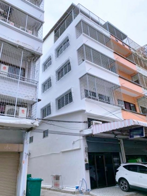 จันทน์26-32  เจริญราษฎร์1-5  BTS สุรศักดิ์ 800 ม  อาคารพาณิชย์ 5.5 ชั้น+ชั้นลอย 5 นอน 6 น้ำ ย่านสาทร สมาคมแต้จิ๋วตลาดสะพาน 2 400 ม.ให้เช่า 19 ตร.วา. 396 ตร.ม. 34,998-38,998 B-M. ทำเลศักยภาพ ย่านธุรกิจ  เหมาะทำโฮสเทล โฮมออฟฟิศ ขายออนไลน์ หรือพักอาศัย เดินทางง่าย รถไฟฟ้า.ถ.จันทน์Chanthaburi 26-32 Charoenrat 1-5 BTS Surasak 800 m. 5.5story commercial building with mezzanine for rent in Sathorn 5bed 6bath newly renovated with new paint and tiles 400 m. from Saphan 2 Market 19 sq.wa. 396 sq.m. rent 34,998-38,998 B-M. prime business location suitable for hostel home office online business or residence near  convenient 