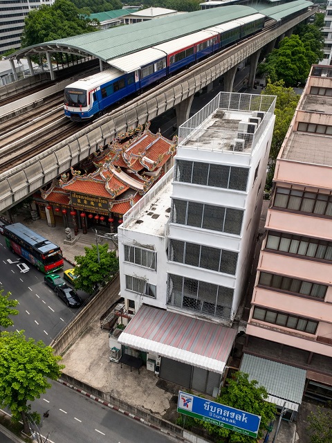 BTS สุรศักดิ์ 800 ม อาคารพาณิชย์ 5.5 ชั้น+ชั้นลอย 5นอน จันทน์26-32  เจริญราษฎร์1-5 6 น้ำ ย่านสาทร สมาคมแต้จิ๋วตลาดสะพาน 2 400 ม.ให้เช่า 19 ตร.วา. 396 ตร.ม. 34,999-38,998 B-M. ทำเลศักยภาพ ย่านธุรกิจ  เหมาะทำโฮสเทล โฮมออฟฟิศ ขายออนไลน์ หรือพักอาศัย เดินทางง่าย รถไฟฟ้า.ถ.จันทน์BTS Surasak 800 m. 5.5story commercial building Chanthaburi 26-32 Charoenrat 1-5 with mezzanine for rent in Sathorn 5bed 6bath newly renovated with new paint and tiles 400 m. from Saphan 2 Market 19 sq.wa. 396 sq.m. rent 34,999-38,998 B-M. prime business location suitable for hostel home office online business or residence near  convenient tra