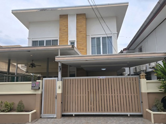 ให้เช่าบ้านเดี่ยว2ชั้น 60ตรว.วิภาวดี ทะลุออกรัชดา19 •4ห้องนอน  2ห้องน้ำ  1ห้องแม่บ้าน•แอร์7เครื่อง เฟอร์นิเจอร์ครบ  Fully Furnished  เตียงนอน , ตู้เสื้อผ้า , ครัวเคาวน์เตอร์ , โซฟา , โต๊ะทานข้าว , ตู้เย็น13คิว ,TV40นิ้ว, เครื่องซักผ้า , ผ้าม่านทั้งหลัง•จอดรถในบ้าน2คัน +2คัน  อยู่ถนน วิภาวดี20 เข้าออกได้หลายทาง ซอยวิภาวดี 22 , ซอยลาดพร้าว 18, ซอยรัชดาภิเษก 19  ใกล้ : MRTลาดพร้าว , ใกล้ :โรงเรียนแย้มส