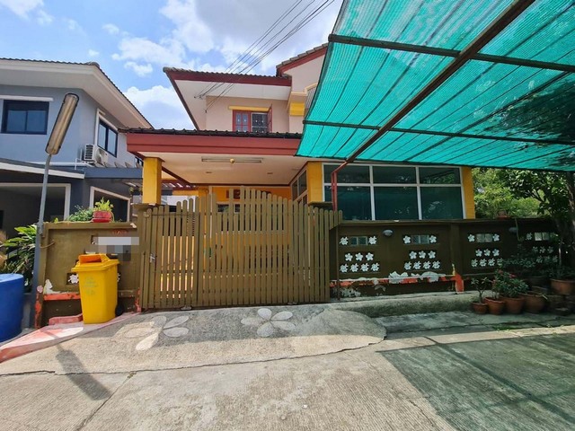   ขาย บ้านแฝด หมู่บ้านบุรีรมย์ พระราม 2-เอกชัย สมุทรสาคร   ซอยโรงเรียนฐานเทคโนโลยี ถนนพระราม 2 ตำบลบางน้ำจืด อำเภอเมืองสมุทรสาคร สมุทรสาคร  ราคาโปรโมชั่น  2,722,000 บาท    ลดจาก   2,995,000 บาท ราคาโปรโมชั่นตั้งแต่วันที่  2 มีนาคม - 31 พฤษภาคม 2569  รายละเอียดทรัพย์ -  เนื้อที่ 39.70 ตารางวา พื้นที่ใช้สอย 132 ตารางเมตร -  - ห้องนอน - ห้องน้ำ  -  1 ที่จอดรถ  -  บ้านแฝดหันไปทางทิศ  พิกัดทรัพย์ :  https://maps.app.goo.gl/cBhw