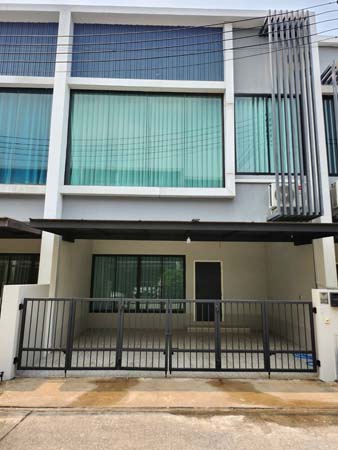 ขายทาวน์โฮม ใกล้ม.พายัพ 1 กม. และ รร.นานาชาติ Cmis แห่งใหม่ต. สันพระเนตร .สันทราย จ.เชียงใหม่ บอกเลยเหมาะสำหรับนักงทุน ทำเลเกรด อยู่หลัง ม. พายัพ และกำลังจะมี รร.นานาชาติ Cmis เกิดขึ้นในเวลาอันใกล้นี้ หาผู้เช่าได้ง่ายแน่นอนขายพร้อมผู้เช่า  สัญญาเช่า 1 ปี เริ่ม 1 เมษา 69   ค่าเช่า 20,000 บาท/ เดือน บ้านหันทางทิศเหนือsale ลดราคา 3,290,000 บาท จาก 3,690,000 บาท ค่าใช้จ่ายที่ที่ดินคนละครึ่งรายละ�