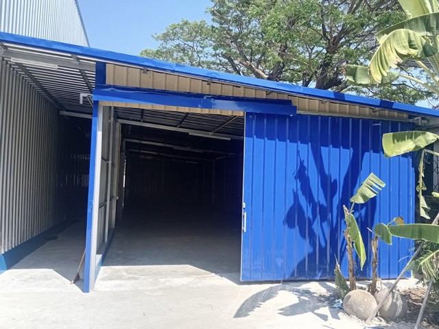 ให้เช่าโกดัง 100 ตร.ม. ซอยลาดพร้าว 91 ใกล้เลียบด่วน เหมาะเก็บสินค้า เก็บอุปกรณ์ หรือเก็บเอกสารราคาเช่า 25,000 บาท / เดือน ( ในนามบุคคล ) ( ประกัน 3 เดือน ล่วงหน้า 1 เดือน )ที่ตั้ง ถนนลาดพร้าว ซอยลาดพร้าว 91 แขวงวังทองหลาง เขตวังทองหลาง กรุงเทพมหานครติดต่อ : คุณภัสพงณ์ 0634098164Line : binkem22https://www.facebook.com/profile.php?id=61581484955548พื้นที่ใช้สอย 100 ตารางเมตร ขนาด 5x20 เมตร สูง 2.5 เมตรใกล้เลียบด่วน ใกล้รถไฟฟ้าสายสีเห�