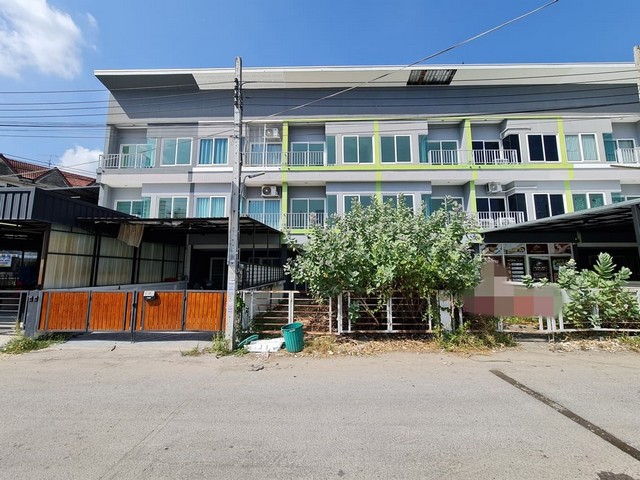   ขาย ทาวน์เฮ้าส์  หมู่บ้านเดอะ แม็กซ์ ทาวน์โฮม กรุงเทพมหานคร     ซอยคู้บอน 27 แยก 36 ถนนคู้บอน แขวงท่าแร้ง เขตบางเขน กรุงเทพมหานคร  ราคาโปรโมชั่น  2,569,000 บาท    ลดจาก  2,925,000 บาท ราคาโปรโมชั่นตั้งแต่วันที่  2 มีนาคม - 31 พฤษภาคม 2569  รายละเอียดทรัพย์ -  เนื้อที่  27.40 ตารางวา พื้นที่ใช้สอย 229.75 ตารางเมตร -  - ห้องนอน - ห้องน้ำ  -  1 ที่จอดรถ  -  ทาวน์เฮ้าส์หันไปทางทิศ  พิกัดทรัพย์ :   https://maps.app.goo.gl/Kcvf6W9MoJcoMzhQ8  �