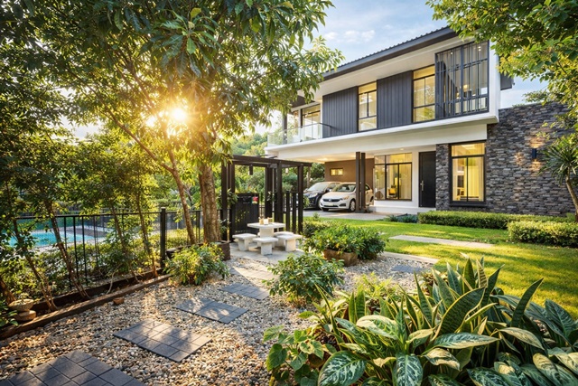 ใกล้นิคมอุตสาหกรรมอัญธานี1 กม. มัณฑนา อ่อนนุช-วงแหวน4 8แอร์ บ้านเดี่ยว 2 ชั้น ดีไซน์ทันสมัย 4 นอน  4 น้ำ กว้างขวาง 100 ตร.ว. 300 ตร.ม. 69,998B-M. พร้อมเฟอร์ฯครบ ทำเลอ่อนนุช วงแหวน เหมาะอยู่อาศัย เดินทางสะดวก ใกล้ตลาดราชพฤกษ์ 1.9 กม.แหล่งไลฟ์สไตล์ และAirport Link บ้านทับช้าง  near Anchanthani Industrial 1km. Mantana Onnut-Wongwaen 4 8A/C Modern 2 story detached house 4 bed 4 bathspacious 100 sq.wa. 300 sq.m. 69,999 B-M fully furnished prime location near On Nut and ring road ideal for living convenient transport close to Ratchaphruek Market 1.9 km. lifestyle amenities and Airport Link Ban Tha