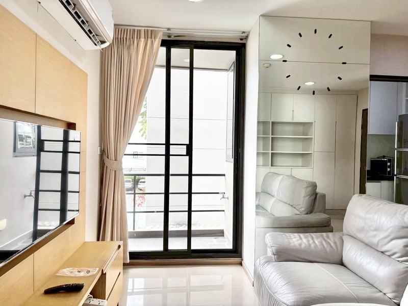 Condo for rent Phahonyothin Soi 2 The Tempo Phaholyothin size 65 sqm 2 bedrooms 2 bathrooms 3rd floor near BTS Sanam Pao and Ari::details::- Area 65 sqm.- 2 bedroom 2 bathroom- 3rd Floor out of 8 floors- Fully Furnished- Balcony facing north, city view- closed to MRT SanampaoRental Rate : 25,000 bath/month::Nearby places::1. Phyathai Hospital2. Channel 5 (Thai Army Television)3. Victory Monument4. Century Mall, Victory Monument5. La Villa Ari6. Kasikorn Bank7. BTS Sanam Pao8. BTS Ari********************************สนใจติดต่อ : BTL ESTATE AGENTS 0657095999Line : https://lin.ee/aeKXSB3LINE ID : @379zvtrkTel./Whatsapp : +66-65-709-5999, +66-81-456-1326Email : btlestateagents@gmail.com