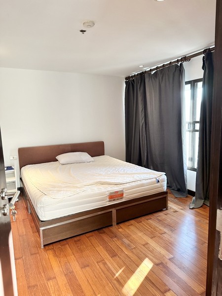 For Rent Baanpleonchit 100 sqm 2 bed 2 bath  10th Floor Fully Furnished closed to BTS Pleonchit::details::- Area 100 sqm.- 2 bedrooms 2 bathrooms- 4th Floor- Fully Furnished- Has balcony- closed to Lumpini Park, One BangkokRental Rate : 45,000 bath/month::Nearby places::- BTS Phloen Chit- Central Embassy- Central Chidlom- Phloen Chit / Chidlom- Phloen Chit office buildings- Restaurants, cafes********************************สนใจติดต่อ : BTL ESTATE AGENTS 0657095999Line : https://lin.ee/aeKXSB3LINE ID : @379zvtrkTel./Whatsapp : +66-65-709-5999, +66-81-456-1326Email : btlestateagents@gmail.com