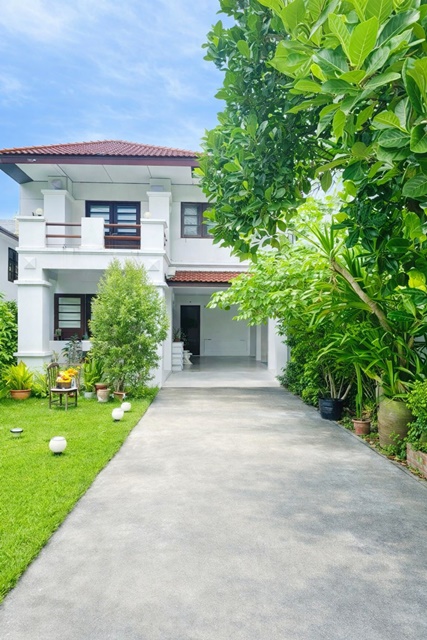 ใกล้BTSนานา 300ม. ปล่อยเช่าขาดทุน40% จ่าก 150000 เหลือ 88,999 B-M. ถูกกว่าโรงแรม คฤหาสน์หรู 2 ชั้น รีโนเวทใหม่ 4นอน 4 น้ำ   โรงแรมโนโวเทล กรุงเทพ สุขุมวิท4  70 ตร.ว. 360 ตร.ม.  ทำเลสุขุมวิท เหมาะอยู่อาศัย คาเฟ่ Airbnb หรือธุรกิจบริการ เดินทางสะดวก ใกล้รพ.บำรุงราษฎร์ 1.2 กม.สถานศึกษา ทางด่วน และแหล่งไลฟ์สไตล์ครบครันnear BTS Nana 300 m. Renting out at a 40% loss, from 150,000 baht down to 88,999 baht.4bed Cheaper than Hotel a luxury mansion. 2story house Novotel Bangkok Sukhumvit 4 Hotel newly renovated  4 bath Benjakitti Park 70 sq.wa. 3