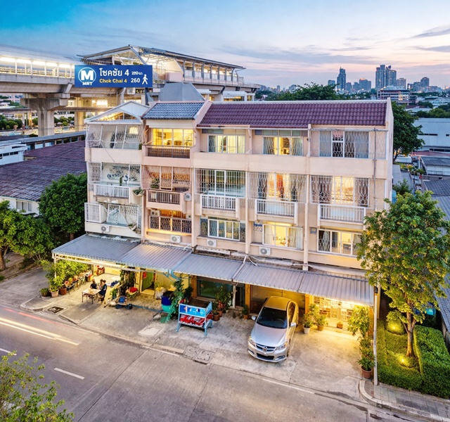 ตลาดสะพานสอง 16ตร.ว. 200ตร.ม. ใกล้MRTโชคชัย4 260 ม. อาคารพาณิชย์ 3.5 ชั้น 3นอน 3น้ำ  16,998 B-M. ทำเลลาดพร้าว โชคชัย 4 เหมาะค้าขาย และอยู่อาศัย ใกล้รร.นานาชาติออร์บ 1.4 กม.และแหล่งชุมชน เดินทางสะดวก เชื่อมต่อถนนหลักได้สะดวก SaphanSong Market 16sq.wa. 200sq.m. Near MRT Chokchai4 260m 3.5 story commercial building with 3bed 3bath  rent 16,998 B-M prime location in Ladprao Chokchai 4 suitable for business and residential use near Orb International School 1.4 km. and vibrant community convenient transportation with easy access to main roads ถ.ลาดพร้าว โชคชัย 4 แขวงสะพานสอง เขตวังทองหลาง กร