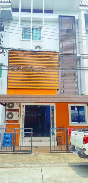 ARLบ้านทับช้าง 900 ม. สุขุมวิท 77 ทาวน์โฮม 3 ชั้น อ่อนนุช 3 นอน 3 น้ำ วัดกระทุ่มเสือปลา 20ตร.ว. 230ตร.ม.18,999B-M.ขาย 3.79ลบ. ดีไซน์โมเดิร์น สภาพดีเยี่ยม ทำเลอ่อนนุช ประเวศ เดินทางสะดวก ใกล้ตลาดเอี่ยมสมบัติ 2 กม. ทางด่วน และแหล่งไลฟ์สไตล์ ทำเลศักยภาพ เชื่อมต่อพัฒนาการ ประเวศ ARL BanThapChang 900m. Sukhumvit77 3story townhome 3bed OnNut 3bath Wat KrathumSueaPla 20sq.wa. 230sq.m. rent 18,999 B-M selling price 3.79million Bath modern design excellent condition convenient location in On Nut Prawet close to Eiamsombat Market 2 km. expressway and lifestyle amenities potential area co