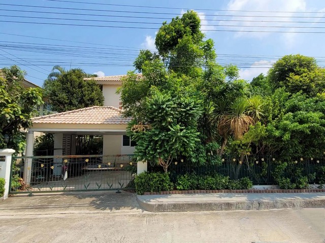    ขายบ้านเดี่ยว โครงการ  ศุภาลัย พาร์ควิลล์ ร่มเกล้า-สุวรรณภูมิ  ราคาโปรโมชั่น  ถนน ร่มเกล้า แขวง มีนบุรี เขต มีนบุรี จังหวัด กรุงเทพมหานคร  ราคาโปรโมชั่น  6,439,000   บาท    ลดจาก  7,150,000  บาท ราคาโปรโมชั่นตั้งแต่วันที่  2 มีนาคม - 31 พฤษภาคม 2569  รายละเอียดทรัพย์ -  เนื้อที่ 71.50 ตร.ว.  พื้นที่ใช้สอย 187.00 ตร.ม. -  ห้องนอน  ห้องน้ำ  -  ที่จอดรถ  -  บ้านหันไปทางทิศ  พิกัดทรัพย์ : https://maps.app.goo.gl/wQubphUZVunTd6VB6  สถานที