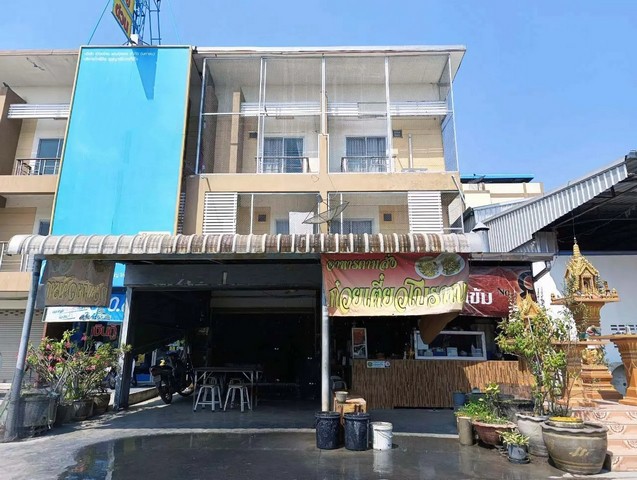    ขายอาคารพาณิชย์ กำแพงแสน จังหวัดนครปฐม ถนน ดำรงพล ราคาโปรโมชั่น  ถนน ดำรงพล ตำบล ทุ่งกระพังโหม อำเภอ กำแพงแสน จังหวัด นครปฐม  ราคาโปรโมชั่น  6,532,000  บาท    ลดจาก  8,162,000  บาท ราคาโปรโมชั่นตั้งแต่วันที่  2 มีนาคม - 31 พฤษภาคม 2569  รายละเอียดทรัพย์ -  เนื้อที่ 37.80 ตร.ว.  พื้นที่ใช้สอย 288.00 ตร.ม. -  บ้านหันไปทางทิศ ใต้  พิกัดทรัพย์ : https://maps.app.goo.gl/YzLtGSMX7gTgEmos9  สถานที่ใกล้เคียง   -  มหาวิทยาลัยเกษตรศาสตร์