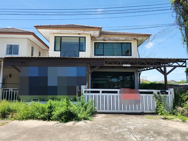   ขาย บ้านเดี่ยว หมู่บ้านศรีนครินทร์ ศรีราชา ชลบุรี    ซอย 3 ถนนศรีราชา-หนองค้อ (ทล.3241) ตำบลสุรศักดิ์ อำเภอศรีราชา ชลบุรี  ราคาโปรโมชั่น  2,489,000 บาท    ลดจาก  3,040,000 บาท ราคาโปรโมชั่นตั้งแต่วันที่  2 มีนาคม - 31 พฤษภาคม 2569  รายละเอียดทรัพย์ -  เนื้อที่  54 ตารางวา พื้นที่ใช้สอย 293.50 ตารางเมตร -  - ห้องนอน - ห้องน้ำ  -  1 ที่จอดรถ  -  บ้านเดี่ยวหันไปทางทิศ  พิกัดทรัพย์ :   https://maps.app.goo.gl/m4RGXAkBnPDaXYi97  สถานที่ใกล้�