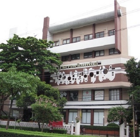 ออฟฟิศให้เช่าพหลโยธิน ลาดพร้าว จตุจักร อาคารพร้อมพันธุ์ ทาวเวอร์1  รถไฟฟ้าบีทีเอสสถานีพหลโยธิน จอมพล เขตจตุจักรขนาดพื้นที่ให้เช่าเริ่ม 30 ตรม.ขึ้นไป    O2,512,59O9,  O84,543,4833ดูข้อมูลอาคารอื่นที่ www.irentoffice.com และยินดีรับฝากขาย-เช่าสำนักงานค่าประกันการเช่า    3    เดือนค่าเช่าล่วงหน้า      1    เดือนสัญญาการเช่าสำนักงาน3ปีขนาดพื้นที่ให้เช่าเริ่ม 30 ตารางเมตรขึ้นไป  ขนาดพื้นที่และค่าใ�