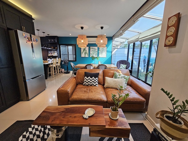 BH3948 ขาย/ให้เช่าบ้านเดี่ยว Areeya Como Primo Bangna ใกล้ Mega Bangna บ้านแต่งครบสไตล์ Tropical Resortติดต่อ Agent คุณบัว (Bua)Tel: 093-646-4597 LINE ID: Bua093ราคาขาย 7.3 ล้านบาท (เฉพาะบิ้วอิน)ราคาขายรวมเฟอร์นิเจอร์ 7.6 ล้านบาทราคาเช่า 55,000 บาทต่อเดือนรายละเอียดทรัพย์บ้านเดี่ยวสไตล์ Tropical Resort ในโครงการ Areeya Como Primo บางนา บ้านสวยที่เคยลงนิตยสารแต่งบ้าน ตกแต่งครบทุกฟังก์ชัน เน้นการอยู่อาศัยจริง ให้บรรยากาศเหมือนพักรีสอร์ททุกวันเห�