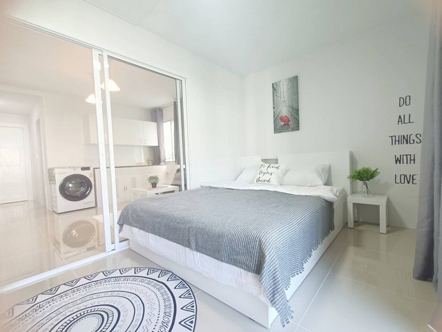 ให้เช่าคอนโดย่านลาดพร้าวรามคำแหงบางกะปิ ซิตี้วิลล่าตึกD1 ชั้น5 ห้องมุม fully furnishedใกล้BTSลาดพร้าว101 ใกล้ซอยมหาดไทย ลาดพร้าว 130 รามคำแหง 81ราคาเช่า 7,500 บาท ( สัญญาขั้นต่ำ 1 ปี ประกัน 2 เดือน ล่วงหน้า 1 เดือน)ที่ตั้ง ถนนลาดพร้าว ซอยลาดพร้าว130 ซอยรามคำแหง81 แขวงคลองจั่น เขตบางกะปิ กรุงเทพติดต่อ : คุณภัสพงณ์ 063-409-8164Line : deedaa23พื้นที่ใช้สอย 33 ตารางเมตร 1ห้องนอน 1 ห้องน้ำ ห้องมุมพร้อมเครื่องใ