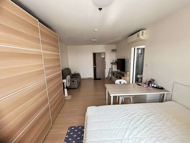 AOM 2636ศุภาลัย ลอฟท์ สถานีตลาดพลู (Supalai Loft Talat Phlu Station) ถ.รัชดาภิเษก แขวงบุคคโล เขตธนบุรี ราคา 2,700,000 บาทขายคอนโดวิวสูงเสียดฟ้า! ศุภาลัย ลอฟท์ สถานีตลาดพลู (Supalai Loft Talat Phlu Station)สัมผัสประสบการณ์การพักผ่อนบนชั้น 33 วิวเมืองแบบพาโนรามา ห้องสวย สภาพดี พร้อมเข้าอยู่รายละเอียดห้อง:พื้นที่ใช้สอย: 34.89 ตร.ม.รูปแบบ: 1 ห้องนอน / 1 ห้องน้ำตำแหน่ง: ชั้น 33 (ชั้นสูง วิวสวย อากาศถ่ายเทดีมาก)ทำเล: ถ.รัชดาภิเ�