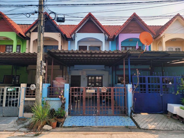  ขาย บ้านเดี่ยว/ทาวน์เฮ้าส์/คอนโด โครงการ  ขาย ทาวน์เฮ้าส์ วโรชา 7 บางบ่อ   ถนน เทพารักษ์ ตำบล บางเพรียง อำเภอ บางบ่อ จังหวัด สมุทรปราการ  ราคาโปรโมชั่น   1,199,000    บาท    ลดจาก   1,300,000   บาท ราคาโปรโมชั่นตั้งแต่วันที่  2 มีนาคม - 31 พฤษภาคม 2569  รายละเอียดทรัพย์ -  เนื้อที่ 18.00 ตร.ว.   พื้นที่ใช้สอย 110.00 ตร.ม. -  บ้านหันไปทางทิศ  เหนือ  พิกัดทรัพย์ : https://maps.app.goo.gl/tYRonoKTit1QGEkk7  สถานที่ใกล้เคียง   -  ตลาดเสริมสุ