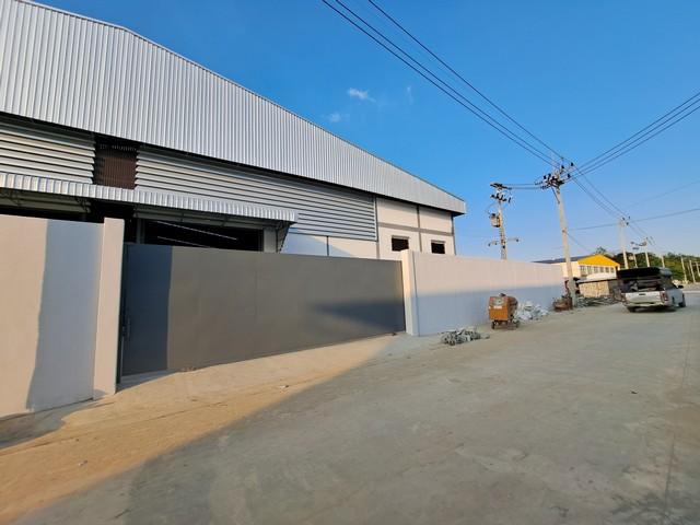 ให้เช่าโรงงาน พร้อมสำนักงาน ขอใบ รง.4 ใด้ 2000 ตรม. รับนํ้าหนักได้ 3-5ตัน ไฟ 4 สาย 3 เฟส อําเภอกระทุ่มเเบน(RK956)ติดต่อAgent : คุณเด่นชัย: 09-8481-8989:06-2839-4747ID Line :0984818989: https://line.me/ti/p/ezz8HbMifzWhatsApp :+66984818989: แอดไลน์ แคปหน้าจอสอบถามได้เลยครับโกดัง ตําบลสวนหลวง อําเภอกระทุ่มเเบนที่อยู่ ตําบลสวนหลวง อําเภอกระทุ่มเเบน สมุทรสาครที่ดิน 2 ไร่ โกดังขนาด 1,750 ตรมประตูสูง3 เมตร กว้าง 8 เมตร-ไฟ 4 สาย 3 เฟส-รับนํ้าหนักได้ 3-5ตั�