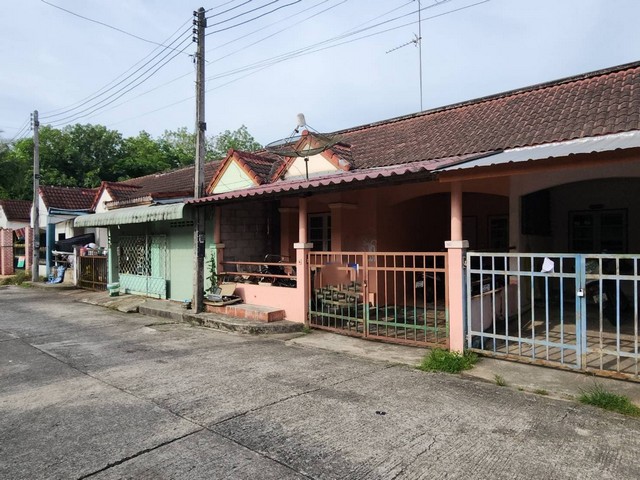   ขาย บ้านเดี่ยว/ทาวน์เฮ้าส์/คอนโด โครงการ ขาย  ทาวน์เฮ้าส์ อิงกมล บ้านพรุ หาดใหญ่  ถนน กาญจนวนิช(ทล.4) ตำบล บ้านพรุ อำเภอ หาดใหญ่ จังหวัด สงขลา  ราคาโปรโมชั่น 1,210,000  บาท    ลดจาก  1,430,000    บาท ราคาโปรโมชั่นตั้งแต่วันที่  2 มีนาคม - 31 พฤษภาคม 2569  รายละเอียดทรัพย์ -  เนื้อที่ 21.00 ตร.ว. พื้นที่ใช้สอย 84.00 ตร.ม.  -  2ห้องนอน  2 ห้องน้ำ  -  บ้านหันไปทางทิศ  ตะวันตก  พิกัดทรัพย์ : https://maps.app.goo.gl/JjD9ih5PFcjoedcJ8  สถานที�