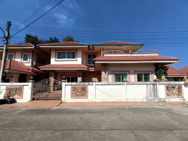   ขาย บ้านเดี่ยว/ทาวน์เฮ้าส์/คอนโด โครงการ บ้านเดี่ยว เพิ่มพิพัฒน์ ลำพูนถนน บ้านกลาง-บ้านหนองบัว ตำบล บ้านกลาง อำเภอ เมืองลำพูน จังหวัด ลำพูน  ราคาโปรโมชั่น   3,435,000   บาท    ลดจาก  3,840,000    บาท ราคาโปรโมชั่นตั้งแต่วันที่  2 มีนาคม - 31 พฤษภาคม 2569  รายละเอียดทรัพย์ -  เนื้อที่ 101.00 ตร.ว. พื้นที่ใช้สอย 286 ตร.ม. -  บ้านหันไปทางทิศ ตะวันออกเฉียงใต้  พิกัดทรัพย์ : https://maps.app.goo.gl/51b8yy2Hrf7kpYeB8  สถานที่ใกล้เ�