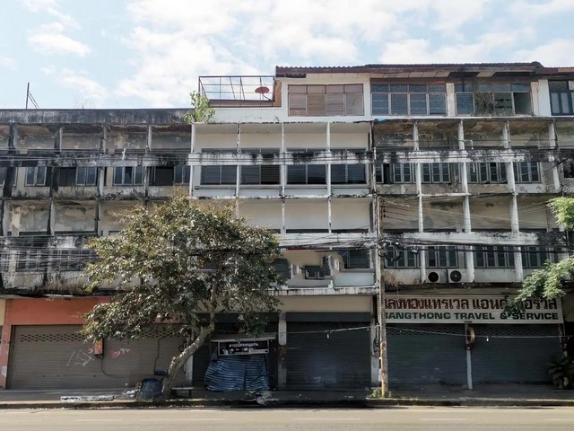   ขาย บ้านเดี่ยว/ทาวน์เฮ้าส์/คอนโด โครงการ อาคารพาณิชย์ หมากแข้ง อุดรธานี  ถนน โพศรี ตำบล หมากแข้ง อำเภอ เมืองอุดรธานี จังหวัด อุดรธานี  ราคาโปรโมชั่น   3,467,000   บาท    ลดจาก    4,800,0  บาท ราคาโปรโมชั่นตั้งแต่วันที่  2 มีนาคม - 31 พฤษภาคม 2569  รายละเอียดทรัพย์ -  เนื้อที่ 0 15.80 ตร.ว. พื้นที่ใช้สอย  15.80 ตร.ว. -  บ้านหันไปทางทิศตะวันออกเฉียงเหนือ  พิกัดทรัพย์ : https://maps.app.goo.gl/6iR4heHkdK2fZy9D6  สถานที่ใกล้เคียง   