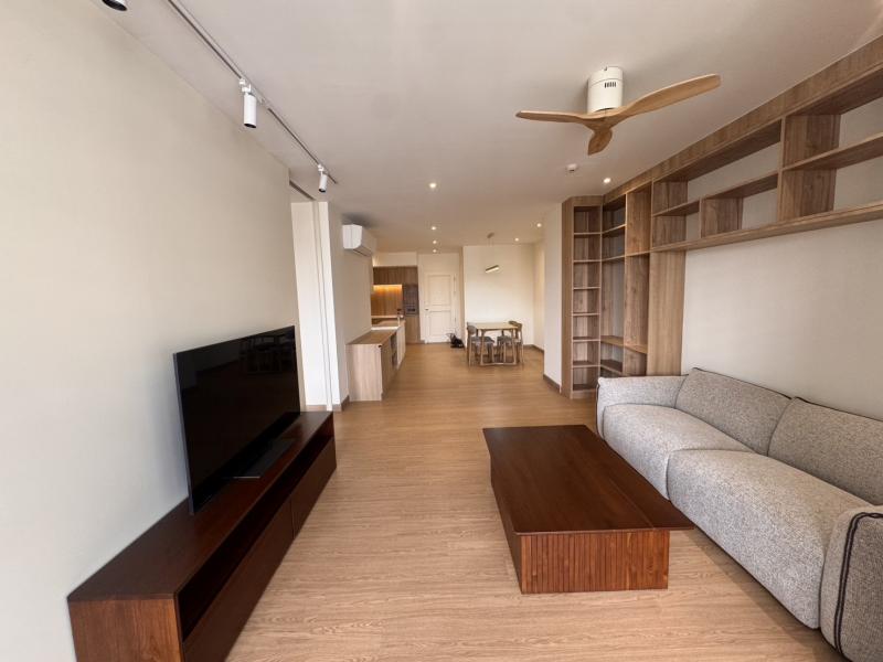 Lake Avenue Sukhumvit 16 spacious secure 8th floor BTS Asoke