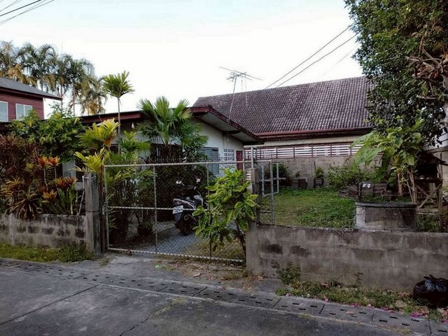 #โซนแม่เหียะ #ขายพร้อมผู้เช่า 1.95 ล้าน 56 ตรว. บ้านชั้นเดียว ในโครงการบ้านตำหนักใหม่ รับรายได้ทันที! ใกล้เมือง #เหมาะสำหรับนักลงทุนราคาขายเพียง 1.95 ล้านบาท(ค่าโอนคนละครึ่ง)รายละเอียดทรัพย์ที่ดิน 56 ตร.วา2 ห้องนอน1 ห้องน้ำจุดเด่นซื้อแล้วรับค่าเช่าต่อได้ทันทีทำเลดี โซนแม่เหียะ ใกล้เมือง เดินทางสะดวกราคาคุ้ม ลงทุนง่าย ผลตอบแทนต่อเนื่องทำเล: ต.แม่เหียะ อ.เมืองเชียง�