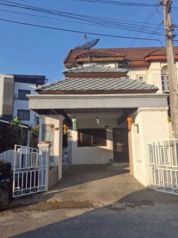 #โซนแม่เหียะ ขายเพียง 2 ล.เท่านั้น #กุลพันธ์วิลล์4 ทาวน์เฮ้าส์ 2 ชั้น #บ้านสภาพดี พร้อมอยู่ ทำเลดี ถนนเชียงใหม่–หางดง #น้ำไม่ท่วมรายละเอียดบ้านเนื้อที่ 32 ตร.วา2 ห้องนอน | 3 ห้องน้ำห้องรับแขกห้องครัวที่จอดรถ 1 คันราคาขาย 2,000,000 บาทสถานที่ใกล้เคียงแม็คโคร แม่เหียะ 1 กม.IKEA เชียงใหม่ 1 กม.บิ๊กซี แม่เหียะ 1.5 กม.เซ็นทรัลแอร์พอร์ต เชียงใหม่ 4 กม.สนามบินนานาชาติเชียงใหม่ 4 กม.โรงพยา