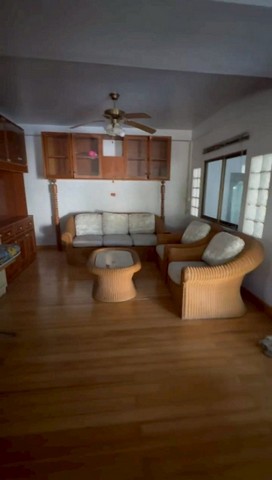 ขายด่วน 3.9 ล้าน #โซนแม่เหียะ บ้านเดี่ยว 2 ชั้น ทำเลคุณภาพ บรรยากาศสงบ เป็นส่วนตัว เหมาะอยู่อาศัยจริง เดินทางง่าย ใกล้เมือง #ใกล้สนามบิน #ซื้ออยู่เองหรือปล่อยเช่าได้รายละเอียดบ้านเนื้อที่ 37 ตารางวา3 ห้องนอน3 ห้องน้ำห้องรับแขกโปร่ง โล่งครัวเป็นสัดส่วนที่จอดรถภายในบ้านสิ่งอำนวยความสะดวกภายในโครงการระบบรักษาความปลอดภัย 24 ชม.กล้องวงจรปิด (CCTV)เข้า-ออกโครงการด้ว