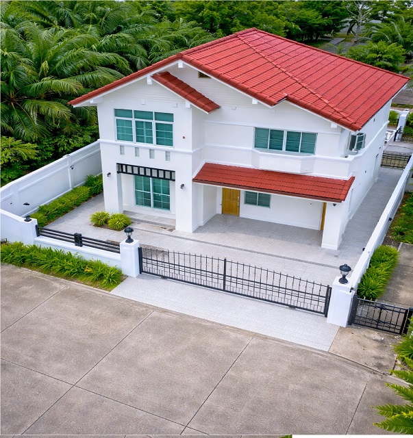 หลังมุม สภาพสวย ใกล้ เจพาร์ค ศรีราชา 500 ม. บ้านเดี่ยวหรู 2 ชั้น 3 นอน 3 น้ำ  รีโนเวทใหม่ 100 ตร.ว. 300 ตร.ม. 29,998B-M.ขาย 5.89 ลบ. ทำเลศรีราชา แยกหนองยายบู่ 600 ม.เหมาะอยู่อาศัย และลงทุน ใกล้แหล่งชุมชน โรงเรียน เดินทางสะดวก เชื่อมต่อถนนหลักศรีราชา และนิคมอุตสาหกรรมnewly renovated corner unit 100 sq.wa. 300 sq.m. J Park Sriracha 500m.Luxurious 2-story detached house 3bed 3bath  excellent condition 29,998 B-M selling price 5.89 M.M located in Sriracha 600 m. from Nong Yai Bu intersection ideal for living or investment close to amenities schools convenient transport connecting main roads and indu