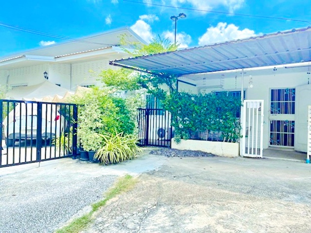 บึงแก่นนคร 800 ม. วัดศรีนวล 900 ม. บ้านเดี่ยวชั้นเดี่ยว 2นอน 1น้ำ ใกล้ แฟรี่พลาซ่า 600ม. 16ตร.ว. 63ตร.ม. รีโนเวทใหม่ 5,498B-M.ใจกลางเมืองขอนแก่น พร้อมที่จอดรถส่วนตัว ทำเลดี ใกล้แหล่งชุมชน ตลาด บึงแก่นนคร 800 ม. และสถานที่สำคัญ เดินทางสะดวก เหมาะสำหรับอยู่อาศัย เป็นส่วนตัว เงียบสงบ และสิ่งอำนวยความสะดวกครบBueng Kaen Nakhon 800 m. Wat Sri Nual 900 m. Single-story detached house 2bed 1bath near Fairy Plaza 600m. 16sq.wa. 63sq.m. newly renovated 5,498B-M located in the heart of Khon Kaen city with private parking