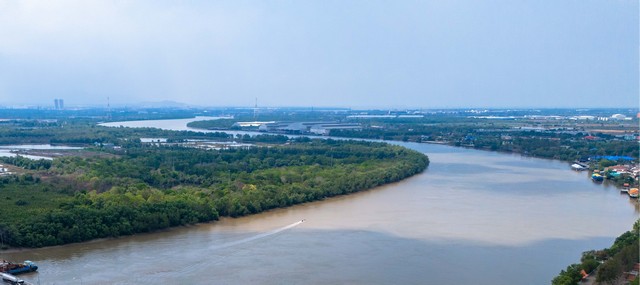 ขายที่ดินติดแม่น้ำ  3  ถึง  4  ไร่ ที่ดินมีรูปร่างสี่เหลี่ยมผืนผ้าสวยมีประปา ไฟฟ้า ผ่านหน้าแปลงที่ดินพร้อมใช้มีเพื่อนบ้านปลูกเรียงราย อยู่เป็นระยะ ไม่เปลี่ยวบรรยากาศ เงียบสงบ ธรรมชาติไม่มีมลพิษทั้ง เสียง และกลิ่นราคาขายไร่ละ  6  ล้านบาทค่าโอนกรรมสิทธิ ผู้ขายออกให้ทั้งหมด**สนใจดูที่ดินจริง รบกวนนัดล่วงหน้าอย่างน้อย 1 วันค่ะ**ติดต่อ ภญ.เทเรซา สิทธิพล โทร.(ไลน�