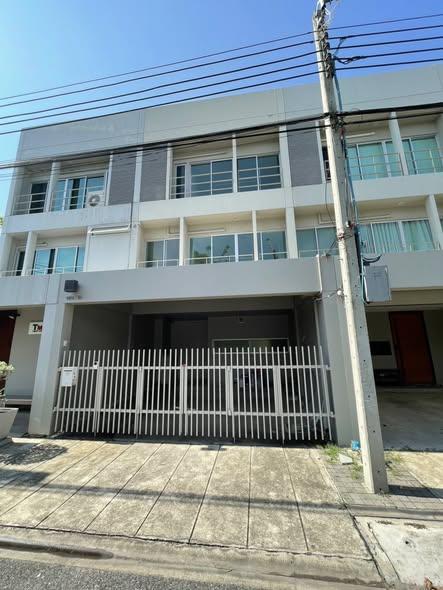 ให้เช่าทาวน์โฮม3ชั้น200ตร.ม.ย่านพัฒนาการโครงการโนเบิลคิวบ์พัฒนาการใกล้สวนส่วนกลางใกล้ทางด่วนใกล้ทองหล่อราคาเช่า 48,000 บาท / เดือนที่ตั้ง ถนนพัฒนาการ (ระหว่างพัฒนาการ ซอย 24 และ 26) แขวงสวนหลวง เขตสวนหลวง กรุงเทพฯติดต่อ : คุณภัสพงณ์ 0634098164Line : binkem22https://www.facebook.com/profile.php?id=61581484955548เนื้อที่ 20 ตารางวา  พื้นที่ใช้สอย 200 ตารางเมตร จำนวน 3 ชั้น 3 ห้องนอน 3 ห้องน้ำ ที่จอดรถ 2 คันสิ่งอำนวยความสะดวก- 