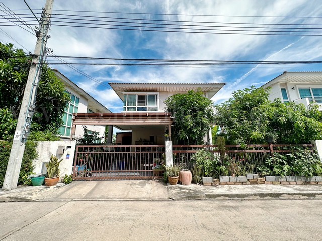 รหัสทรัพย์&nbsp; N1033บ้านเดี่ยว ศุภาลัย การ์เด้นวิลล์ กรุงเทพกรีฑาตัดใหม่ - มอเตอร์เวย์ ราคาถูกที่ตั้ง : ถนนพัฒนาชนบท 3&nbsp;แขวงคลองสองต้นนุ่น เขตลาดกระบัง กรุงเทพมหานคร 10520รายละเอียดทรัพย์- บ้านเดี่ยว 2 ชั้น เนื้อที่ 52.80 ตารางวา พื้นที่ใช้สอย 200&nbsp;ตารางเมตร-&nbsp;3&nbsp;ห้องนอน, 3&nbsp;ห้องน้ำ,&nbsp;1 ห้องรับแขก, 1 ห้องครัว, 2 ที่จอดรถ- หน้าบ้านหันทิศใต้สิ่งอำนวยความสะดวก- ระบบรักษาความปลอด