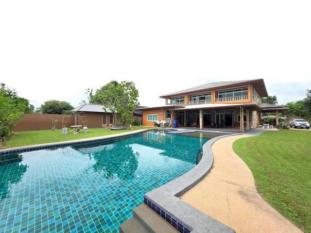 TEL:088-559 5199 คุณเอLine:https://line.me/ti/p/C0eGe0whLXขายพูลวิลล่าหลังใหญ่ ใกล้ขอบอ่างมาบประชัน พัทยาราคา 23,900,0000 บาทชื่อไทย ค่าโอน 50/50ขนาดพื้นที่ใช้สอย  780  ตร.ม. ขนาดพื้นที่ดิน 2 ไร่ 31 ตารางวา6 ห้องนอน 7 ห้องน้ำห้องนั่งเล่น กว้างครัวยุโรป และ ครัวไทยสระว่ายน้ำขนาดใหญ่ ขนาด 18x6 ระบบเกลือระบบน้ำร้อนเป็นแผงโซล่าเซล - ห้องปั๊ม + ห้องน้ำ ข้างสระ- ชั้นสองมองเห็นวิวอ่างมาบประชัน- ชั้นสองมีระเบียงกว้าง