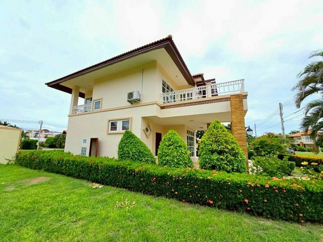 TEL:088-559 5199 คุณเอLine:https://line.me/ti/p/C0eGe0whLXเขายบ้านเดี่ยว 2 ชั้น ทำเลดีบรรยากาศร่มรื่นสังคมดีน่าอยู่ อยู่ใน หมู่บ้านนานาชาติเมาน์เท่นวิวขาย 4.95 ล้านบาท (ขายถูกกว่าราคาประเมิน)พื้นที่ 82 ตร.วา3 ห้องนอน 3 ห้องน้ำ พร้อมเข้าอยู่ เฟอน์ครบตามภาพ- ใกล้ตลาดปลาบางแสน - ใกล้หาดบางแสน รพ.เอกชล2  - เข้าออกได้หลายด้าน T : A10(H900)