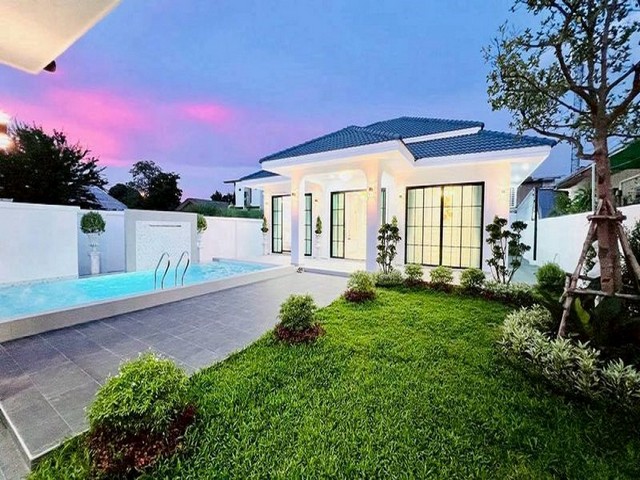 TEL:088-559 5199 คุณเอLine:https://line.me/ti/p/C0eGe0whLXขายบ้านเดี่ยว พลูวิลล่า luxury พัทยาแถวตลาดไร่วนาสินทำเลดีเดินทางสดวกสบายราคา 9,500,000 บาท ค่าโอนและภาษีคนละครึ่งขนาดเนื้อที่ 134 ตรว. (536 ตรม.)3 ห้องนอน 3 ห้องน้ำ (สามารถทำเป็นบ้านเช่ารายวันได้)สระว่ายน้ำขนาด 4X8.5 เมตร- ตกแต่งบิวอินทั้งหลัง เครื่องใช้ไฟฟ้าครบ- แอร์ 5 เครื่อง - TV 4 เครื่อง - ตู้เย็น 1 เครื่อง- ประตูรีโมท 1 เครื่อง- ตู้อบ 1 ,ไมโครเวฟ 1 , เตาก๊าซ 1 , �