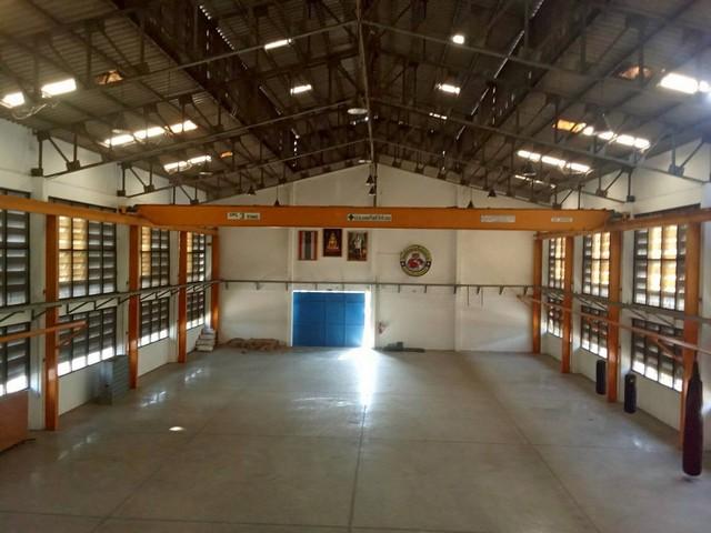 ให้เช่าโกดังพร้อมออฟฟิศ 1,100 ตร.ม. ย่านลาดกระบัง ถนนศรีนครินทร์-ร่มเกล้า ใกล้สนามบินสุวรรณภูมิราคาเช่า 120,000 บาท / เดือนที่ตั้ง ถนนพัฒนาชนบท 3 แขวงคลองสองต้นนุ่น เขตลาดกระบัง กรุงเทพมหานคร 10520ติดต่อ : คุณภัสพงณ์ 0634098164Line : binkem22https://www.facebook.com/profile.php?id=61581484955548พื้นที่ใช้สอยรวมสำนักงาน 1,100 ตารางเมตร มีห้องน้ำปัจจุบันไม่มีเครนแล้ว รถใหญ่เข้า-ออกสะดวกสถานที่ใกล้เคียง- สนามบินสุวรรณภูม�