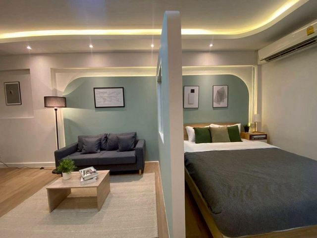 ลงทุนคุ้ม! #ขายพร้อมผู้เช่า 950,000 บาท 32 ตรม. #ศรีอนันต์ คอนโด ทำเลดี ใกล้เมือง #หลังโรงพยาบาลเทพปัญญา #รับค่าเช่า6,000 บาท/เดือน (สัญญา 1 ปี)รายละเอียดห้อง▪️ ขนาด 32 ตร.ม.▪️ ชั้น 2 อาคาร B▪️ เฟอร์นิเจอร์ครบ พร้อมเข้าอยู่/ปล่อยเช่าต่อได้ทันทีเครื่องใช้ไฟฟ้าครบแอร์ทีวีตู้เย็นเครื่องซักผ้าเครื่องทำน้ำอุ่นราคาพิเศษเพียง 950,000 บาทขายพร้อมผู้เช่า รับรายได้ทันที!ค่าเช่า 6,000 บาท/เ�