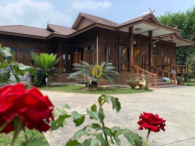 ขายบ้านพร้อมโกดัง เนื้อที่ 4 ไร่ อ.เมืองระยอง จ.ระยองรหัสทรัพย์ : FS154(กรุณาใช้รหัสนี้ในการสอบถาม FS154)บ้านทรงไทยไม้สักชั้นเดียว 3 ห้องนอน 3 ห้องน้ำ (ไม่รวมเฟอร์นิเจอร์)ครัวขนาดกว้าง 7x7 เมตร ต่อเติมออกมานอกตัวบ้านโกดังขนาด 26x22 เมตรพื้นโรงงานรับน้ำหนัก 80-100 ตันสบายๆพื้นที่สีเหลืองอ่อน สามารถขอใบรง.ได้ไฟฟ้า 3 เฟส น้ำประปาติดถนนดำ รถใหญ่เข้าออกได้พิกัด : ต.แกลง อ.เมือง จ.ร�