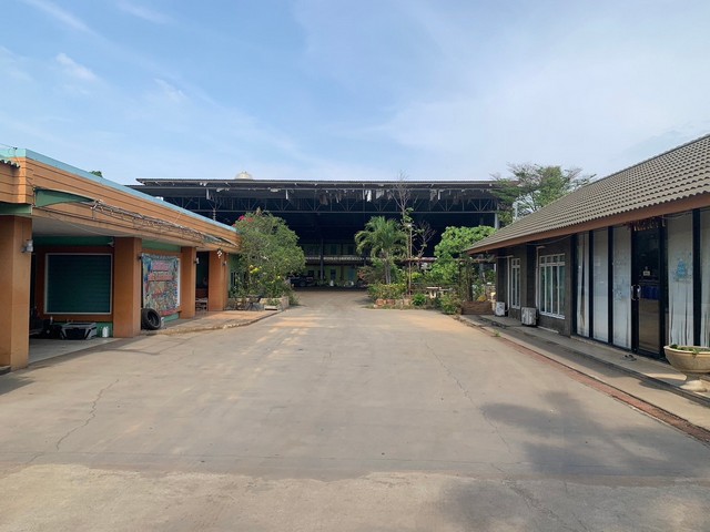 ขายโกดังเนื้อที่ 1 ไร่ 2 งาน นาดี สมุทรสาครรหัสทรัพย์ : FS143(กรุณาใช้รหัสนี้ในการสอบถาม FS143)มีออฟฟิศมีบ้านพักมีห้องพักคนงาน 20 ห้องผังเมืองสีชมพูไฟฟ้า 3 เฟส น้ำประปารถเทรลเลอร์เข้าออกสะดวกพิกัด : ต.นาดี อ.เมือง จ.สมุทรสาครราคาขาย 25,000,000 บาทTel: 062-6284052 (Thai)Line ID: 0626284052Tel: 085-1498866 (Chinese, English)Line ID: 0851498866Wechat: zhou20171188Facebook Fanpage: JLT Real Estate ซื้อ/ขาย/เช่า โรงงาน บ้าน ที่ดิน อสังหาริมทรัพย์ทุกชนิด