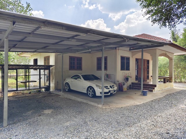 # ขายบ้าน พร้อมที่ดิน - 2 ไร่ 2 งาน 31 ตรว.- อ.บ้านค่าย จ.ระยองรายละเอียด บ้านเลขที่ 219/1 ซ.ล๊อค2ล๊อค5  ม.9 ต.หนองละลอก  อ.บ้านค่าย จ.ระยอง 21120 ***ราคา 4,500,000 บาท  (ราคายังต่อรองได้)##สนใจติดต่อ : คุณผาง - โทร 064-7892446   , 089-3263956- ID line : phangphangza- เนื้อที่ 2 ไร่  2 งาน 31 ตรว.- พร้อม บ้านเดี่ยว  1 หลัง- 3 ห้องนอน  / 1 ห้องน้ำ / 1 ห้องนั่งเล่น    / 1 ห้องครัว  / โรงจอดรถ 2 คัน- แถมเฟอร์นิเจอร์  พร้อมอยู่ + แอร์ + ตู้เย็น- ตรงพื้นว่าง ปลู�