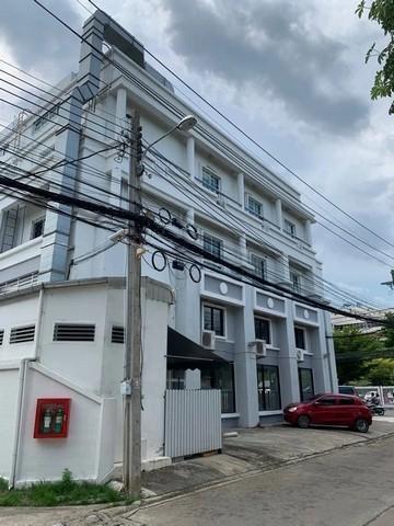 ให้เช่าอาคารพาณิชย์ 3.5 ชั้น ถนนเมน ย่านประชาชื่น ติดมหาลัยธุรกิจบัณฑิตย์เหมาะทำร้านอาหาร ร้านกาแฟ คลินิกสกิน คลินิกทำฟัน บริษัท โฮมออฟฟิศ ฯลฯราคาเช่า 65,000 บาท / เดือน ( ประกัน 2 เดือน ล่วงหน้า 1 เดือน )ที่ตั้ง ถนนประชาชื่น แขวงทุ่งสองห้อง เขตหลักสี่ กรุงเทพมหานครติดต่อ : คุณภัสพงณ์ 0634098164Line : binkem22https://www.facebook.com/profile.php?id=61581484955548เนื้อที่ 52 ตารางวา พื้นที่ใช้สอย 300 ตารางเมตร จำนวน 3.5 ชั้�